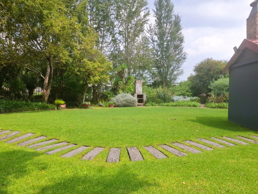 4 Bedroom Property for Sale in Unitas Park Gauteng