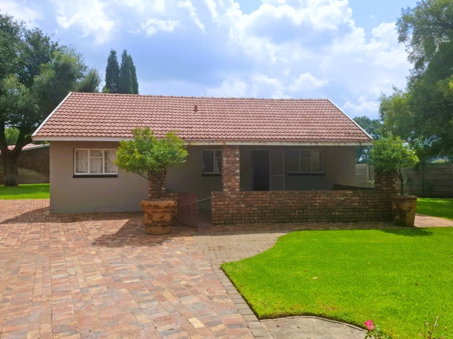4 Bedroom Property for Sale in Unitas Park Gauteng