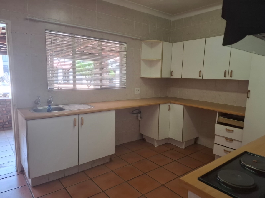 4 Bedroom Property for Sale in Unitas Park Gauteng