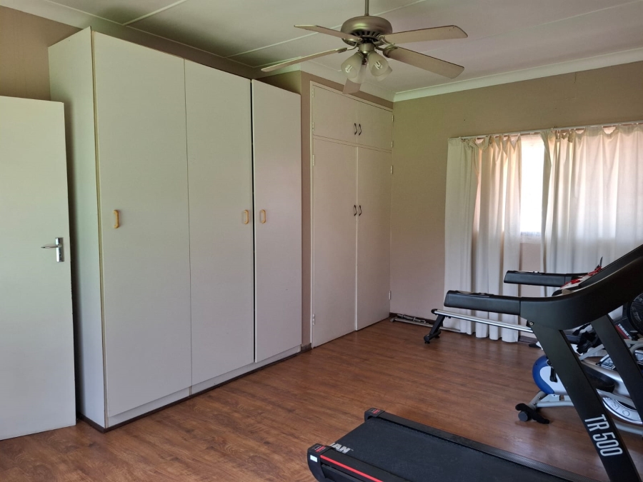 4 Bedroom Property for Sale in Unitas Park Gauteng