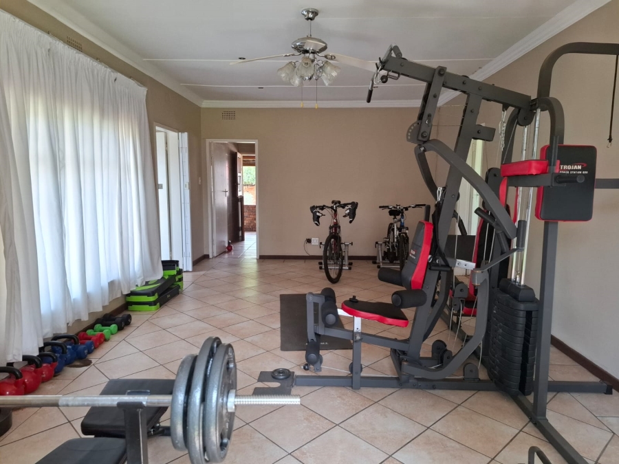4 Bedroom Property for Sale in Unitas Park Gauteng