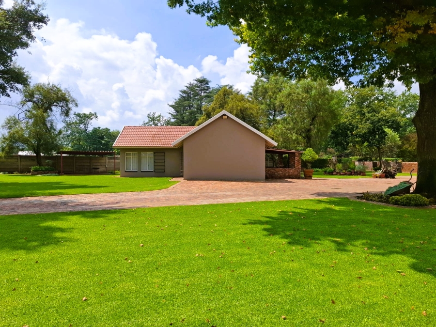 4 Bedroom Property for Sale in Unitas Park Gauteng