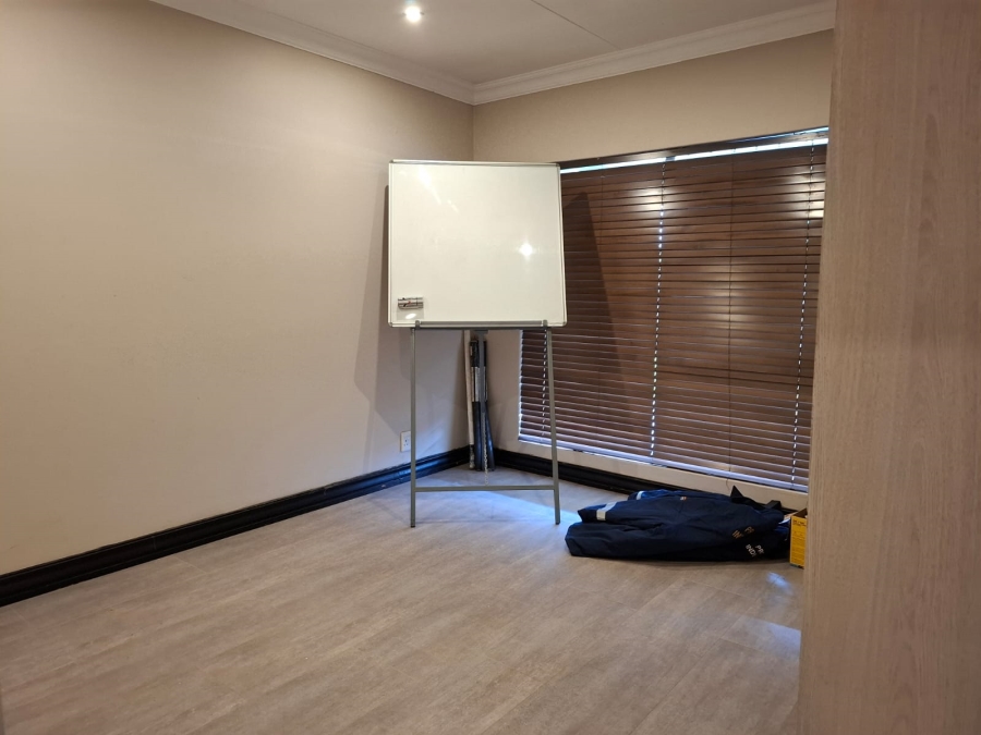 4 Bedroom Property for Sale in Unitas Park Gauteng