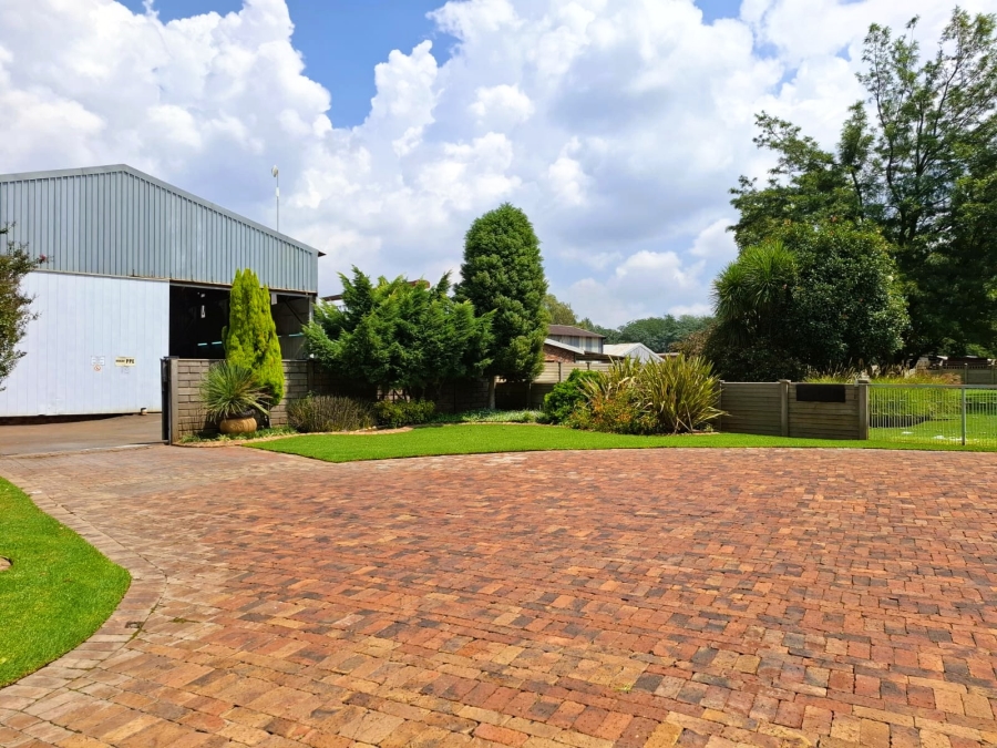 4 Bedroom Property for Sale in Unitas Park Gauteng
