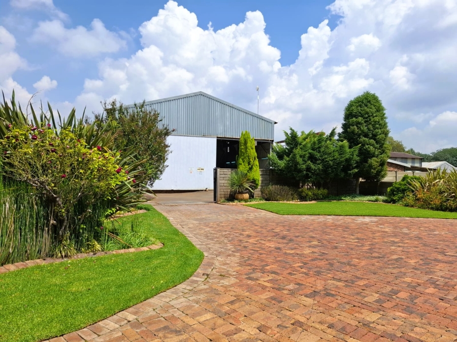 4 Bedroom Property for Sale in Unitas Park Gauteng
