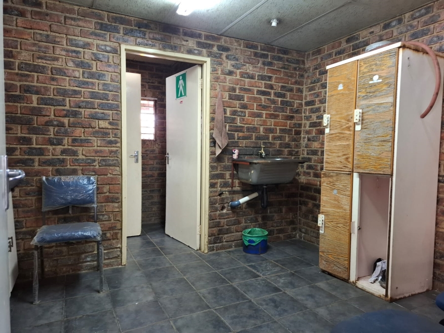 4 Bedroom Property for Sale in Unitas Park Gauteng
