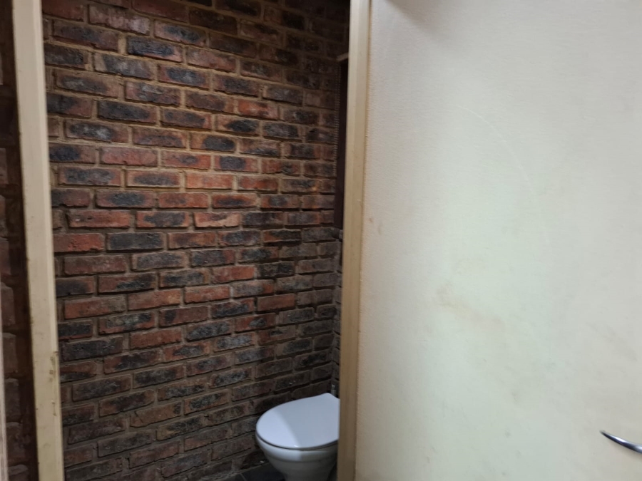 4 Bedroom Property for Sale in Unitas Park Gauteng
