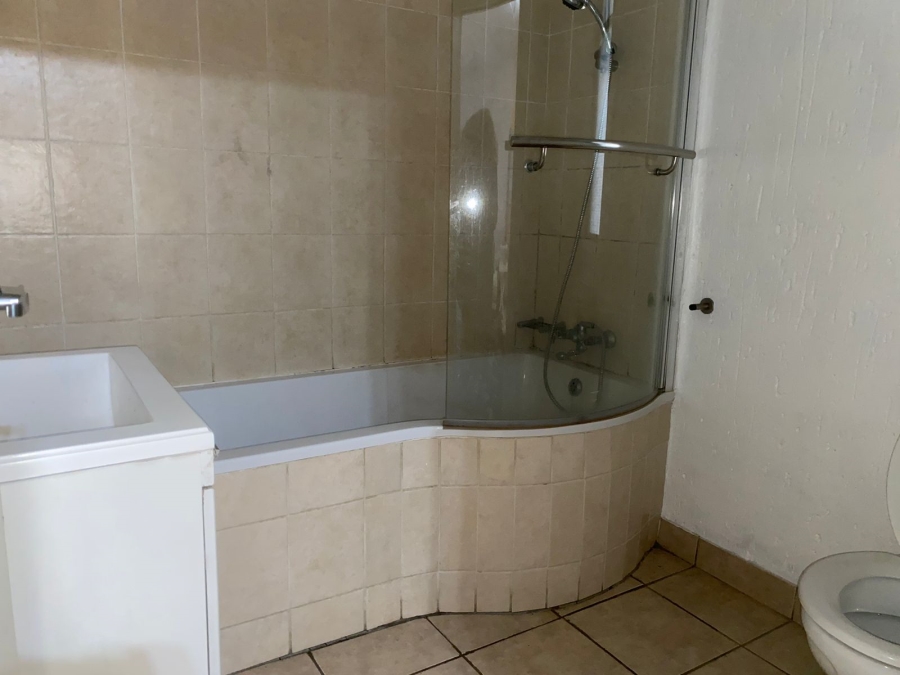 To Let 1 Bedroom Property for Rent in Lonehill Gauteng