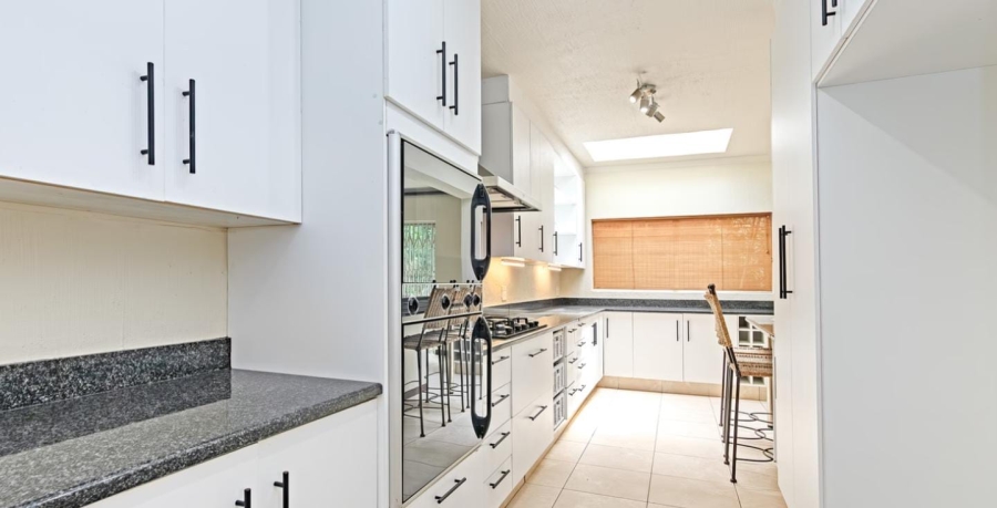 To Let 3 Bedroom Property for Rent in Sandown Gauteng
