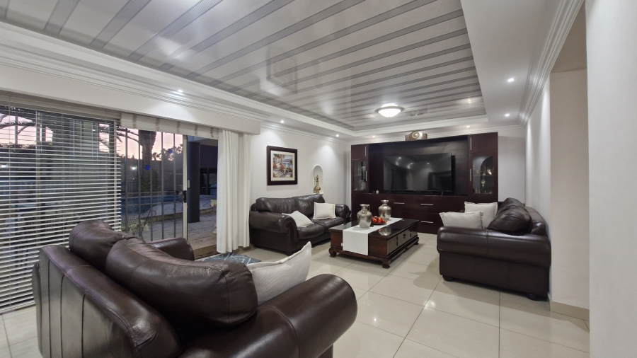 6 Bedroom Property for Sale in Eldoraigne Gauteng