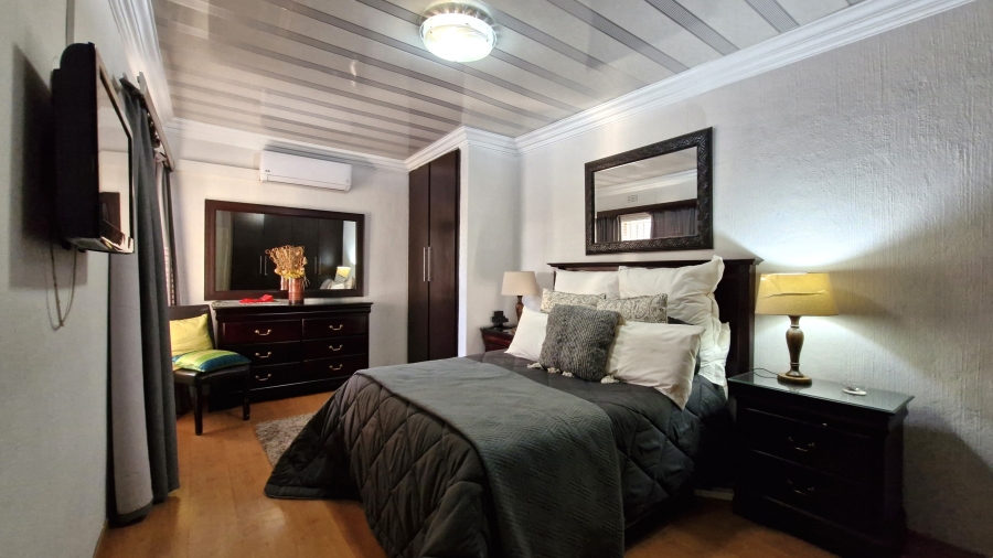 6 Bedroom Property for Sale in Eldoraigne Gauteng