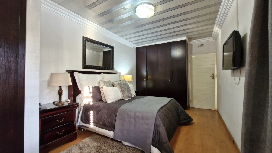 6 Bedroom Property for Sale in Eldoraigne Gauteng