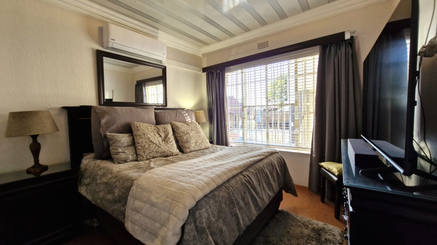 6 Bedroom Property for Sale in Eldoraigne Gauteng