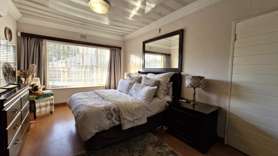 6 Bedroom Property for Sale in Eldoraigne Gauteng