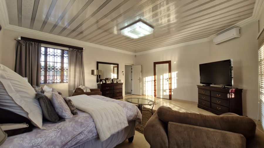 6 Bedroom Property for Sale in Eldoraigne Gauteng