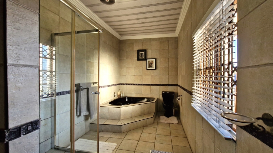 6 Bedroom Property for Sale in Eldoraigne Gauteng
