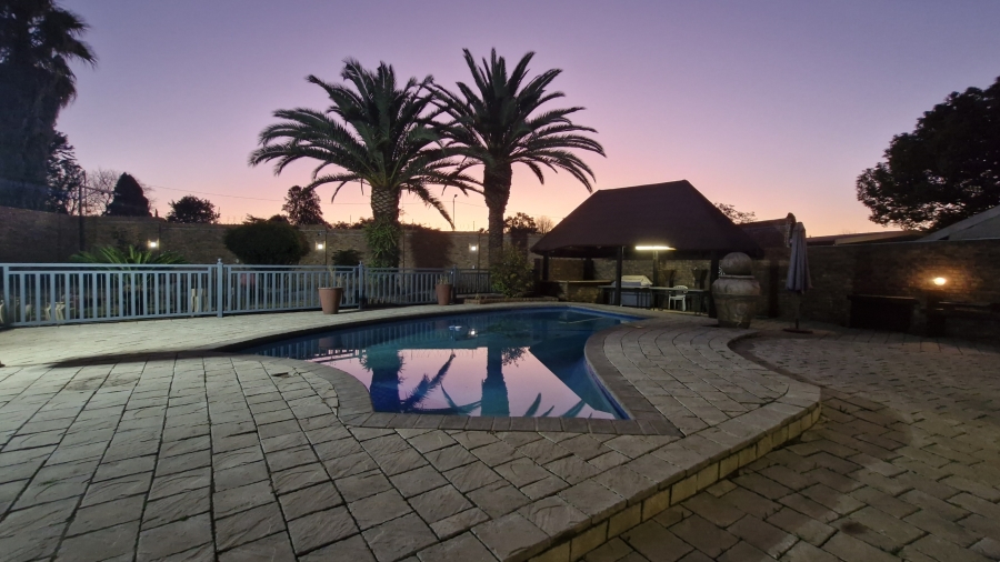 6 Bedroom Property for Sale in Eldoraigne Gauteng