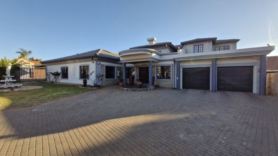 6 Bedroom Property for Sale in Eldoraigne Gauteng