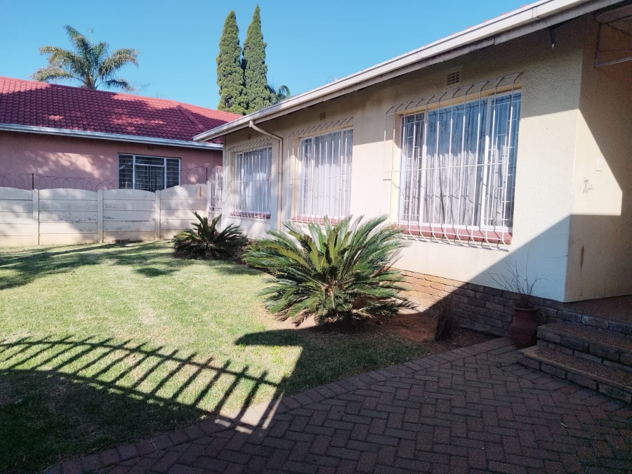 To Let 4 Bedroom Property for Rent in Birchleigh North Gauteng