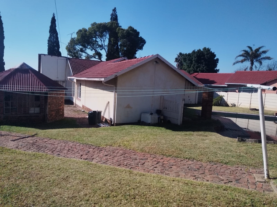 To Let 4 Bedroom Property for Rent in Birchleigh North Gauteng