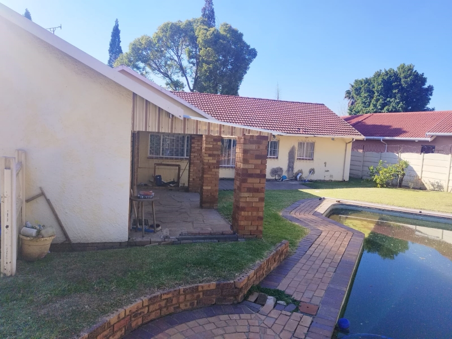 To Let 4 Bedroom Property for Rent in Birchleigh North Gauteng