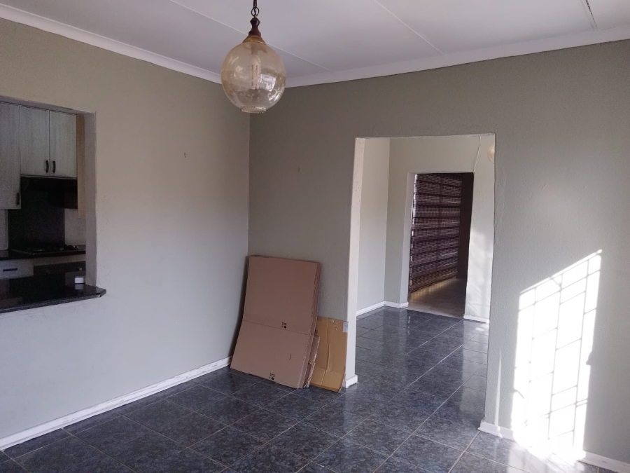 To Let 4 Bedroom Property for Rent in Birchleigh North Gauteng