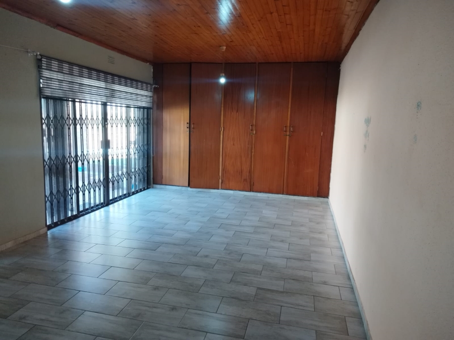 To Let 4 Bedroom Property for Rent in Birchleigh North Gauteng