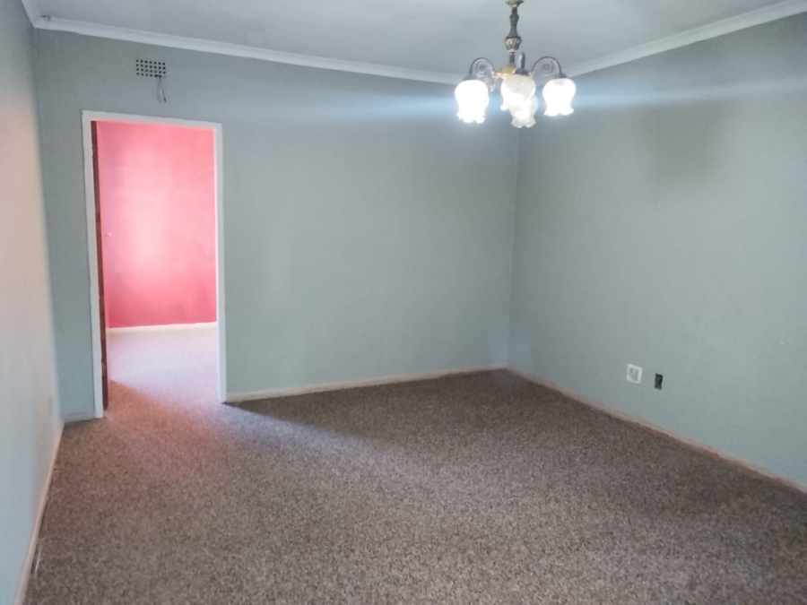 To Let 4 Bedroom Property for Rent in Birchleigh North Gauteng