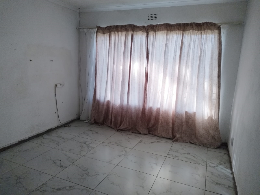 To Let 4 Bedroom Property for Rent in Birchleigh North Gauteng