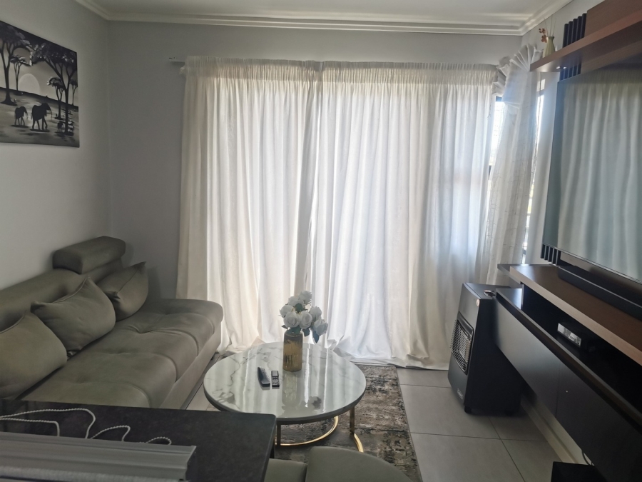 2 Bedroom Property for Sale in Sebenza Gauteng