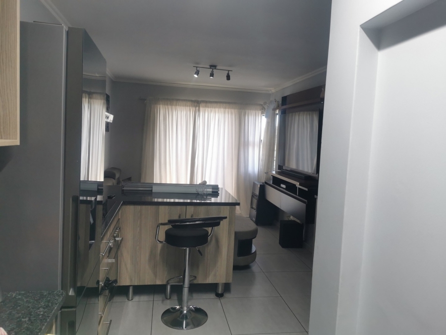 2 Bedroom Property for Sale in Sebenza Gauteng