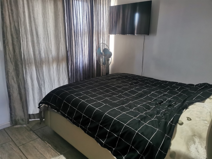 2 Bedroom Property for Sale in Sebenza Gauteng