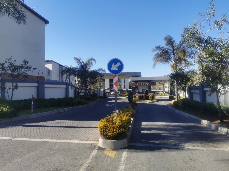 2 Bedroom Property for Sale in Sebenza Gauteng