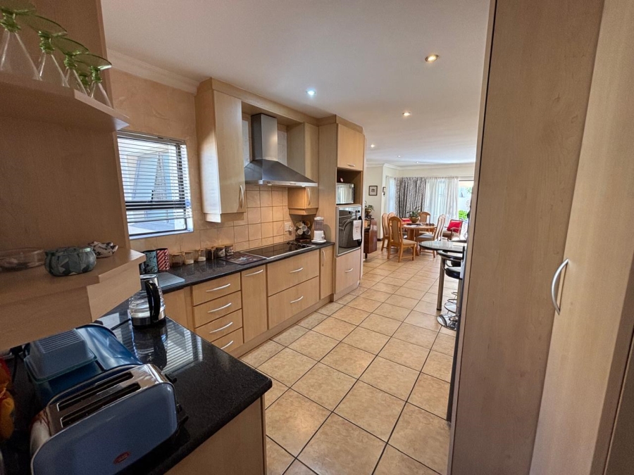 3 Bedroom Property for Sale in Greenstone Hill Gauteng