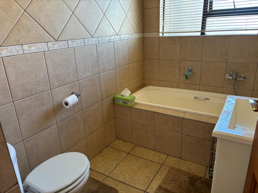 3 Bedroom Property for Sale in Greenstone Hill Gauteng