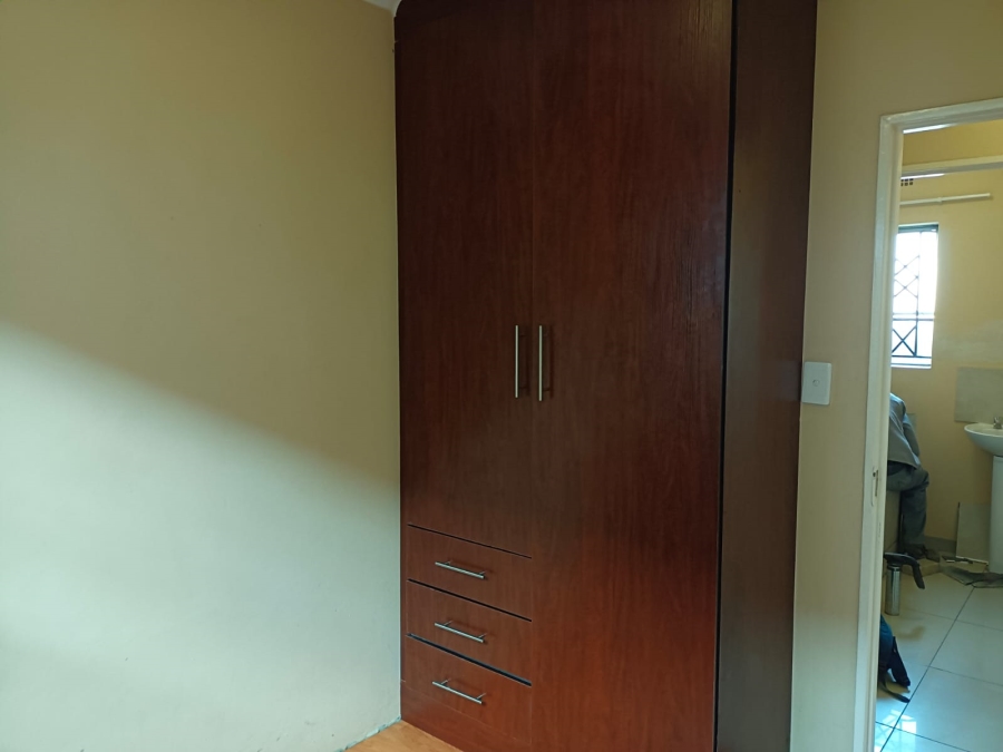 5 Bedroom Property for Sale in Clayville Gauteng