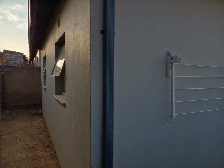 5 Bedroom Property for Sale in Clayville Gauteng