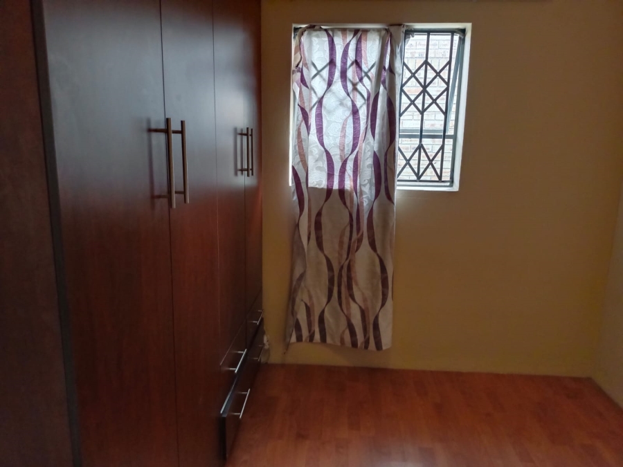 5 Bedroom Property for Sale in Clayville Gauteng