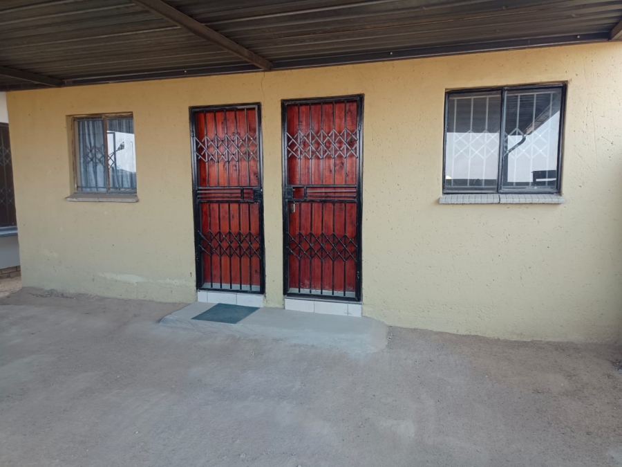 5 Bedroom Property for Sale in Clayville Gauteng