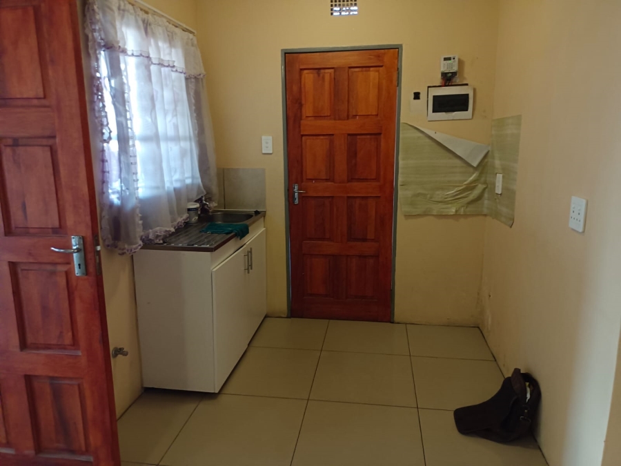 5 Bedroom Property for Sale in Clayville Gauteng