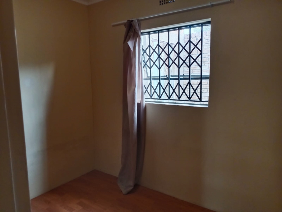 5 Bedroom Property for Sale in Clayville Gauteng