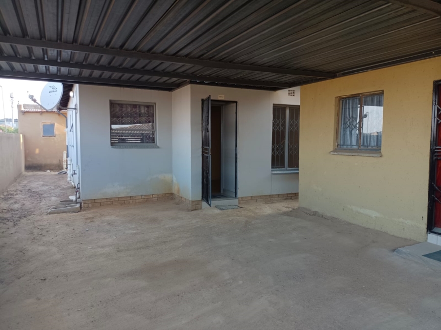 5 Bedroom Property for Sale in Clayville Gauteng