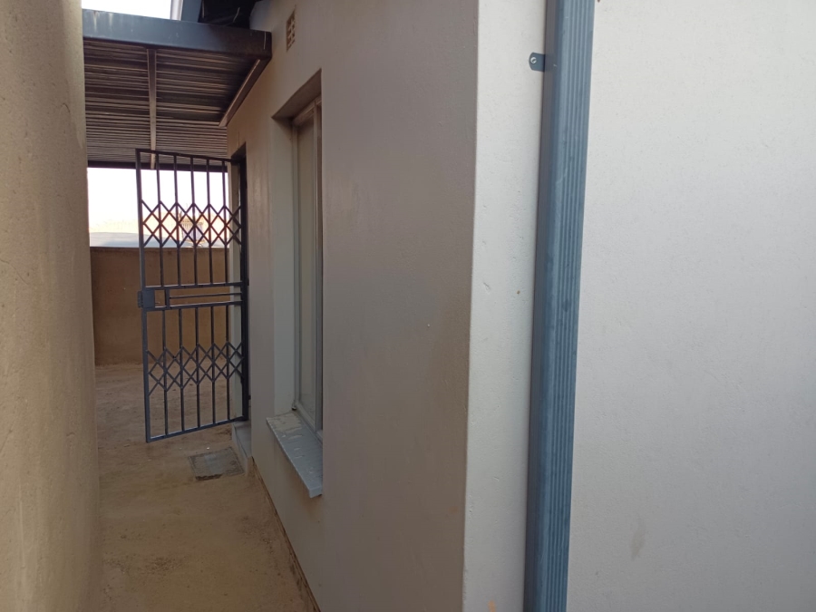 5 Bedroom Property for Sale in Clayville Gauteng