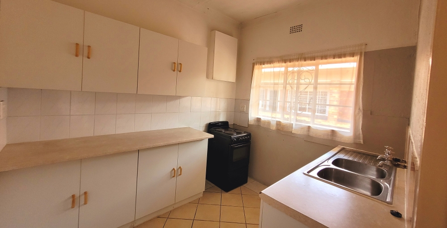 To Let 1 Bedroom Property for Rent in Roseacre Gauteng