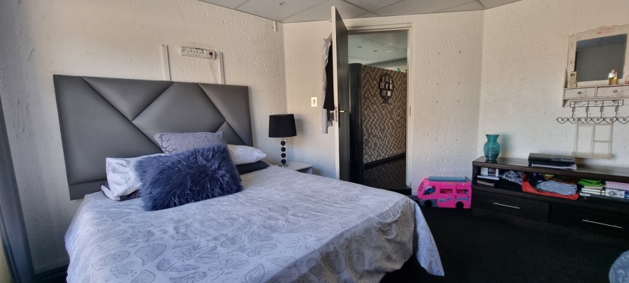 4 Bedroom Property for Sale in Sunward Park Gauteng