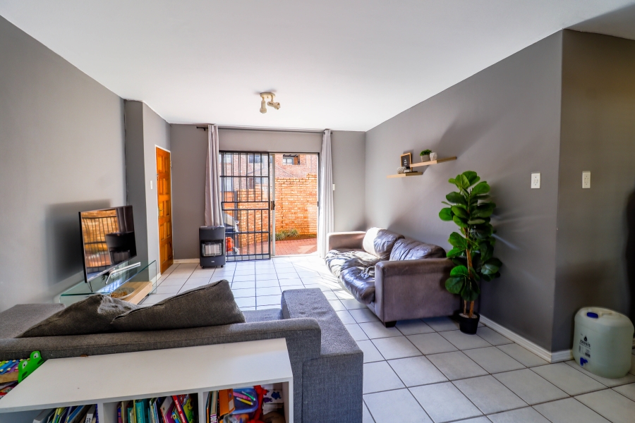 2 Bedroom Property for Sale in Die Hoewes Gauteng