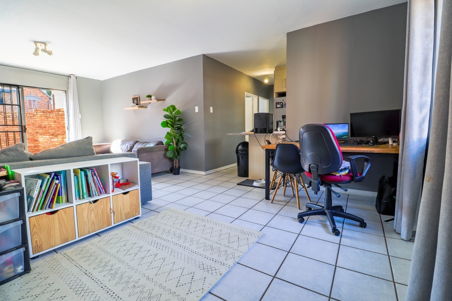 2 Bedroom Property for Sale in Die Hoewes Gauteng