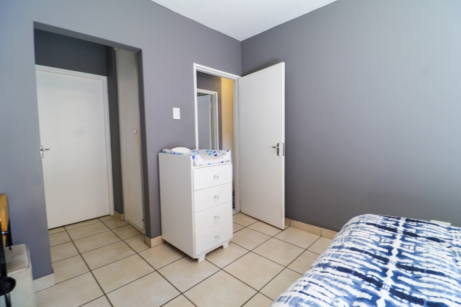 2 Bedroom Property for Sale in Die Hoewes Gauteng