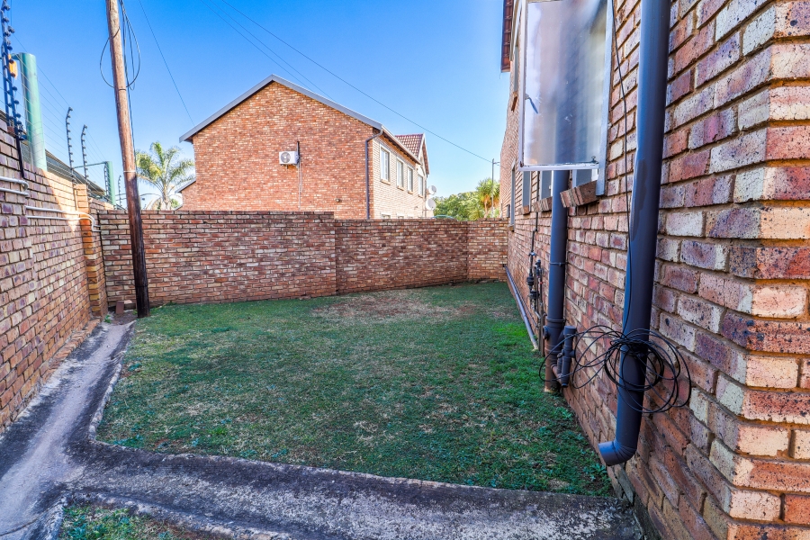 2 Bedroom Property for Sale in Die Hoewes Gauteng