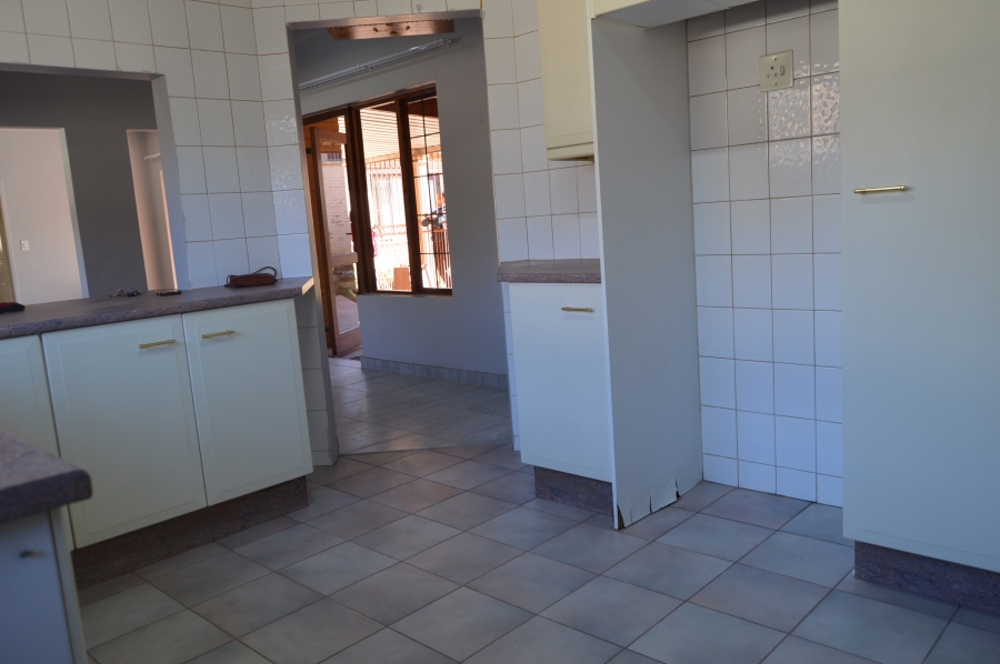 To Let 3 Bedroom Property for Rent in Florida Park Gauteng